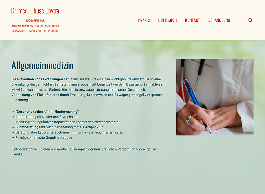 Behandlungsseite der Praxis Dr. Chytra mit klarer medizinischer Inhaltsstruktur